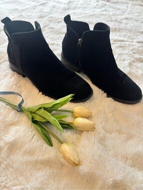 Easy Spirit Black Suede Ankle Booties LIKE NEW